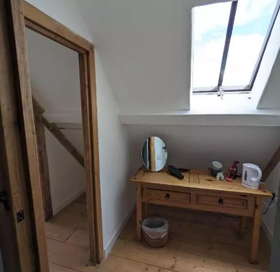 Majatalo Regilbury Court, Grooms House