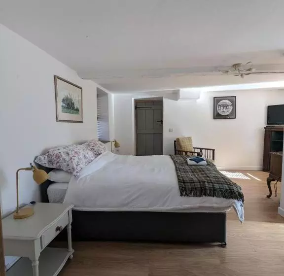 Majatalo Regilbury Court, Grooms House