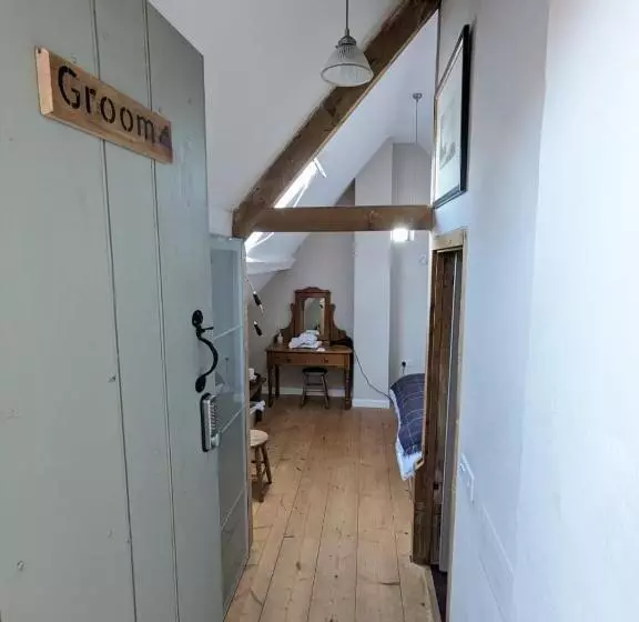 Majatalo Regilbury Court, Grooms House