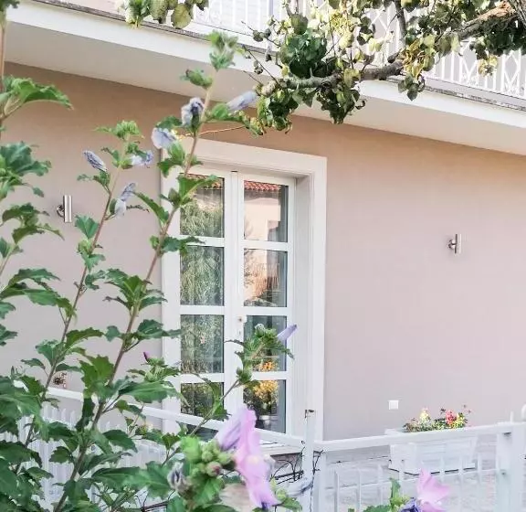 ペンション Villa Elena