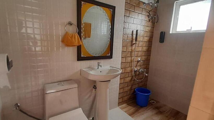 هاستل Clouded Leo Inn