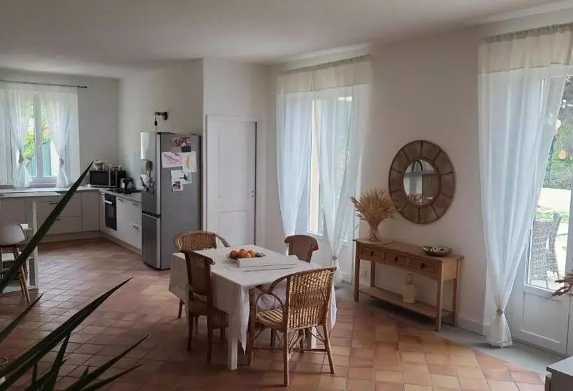 Aamiaismajoitus (B&B) Demeure La Solédad