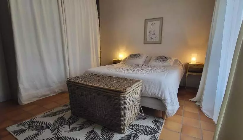 Aamiaismajoitus (B&B) Demeure La Solédad