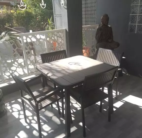 Aamiaismajoitus (B&B) Home Away From Home