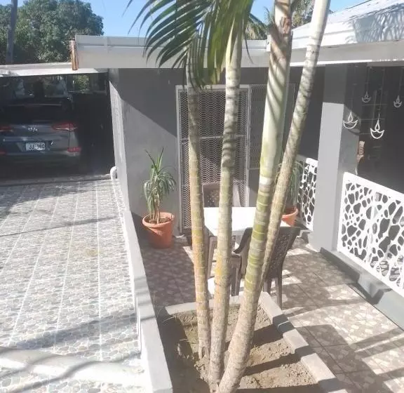 Aamiaismajoitus (B&B) Home Away From Home