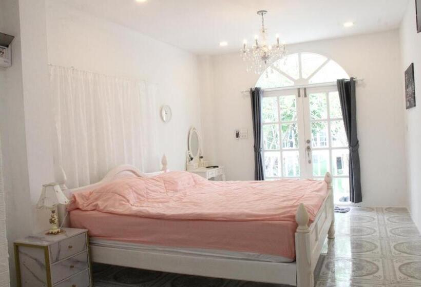 Hotel Bananaleaf Wedding Cafe & Resort