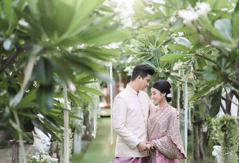 Hotel Bananaleaf Wedding Cafe & Resort