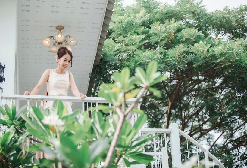 Hotel Bananaleaf Wedding Cafe & Resort