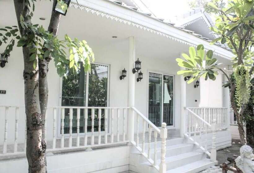 Hotel Bananaleaf Wedding Cafe & Resort