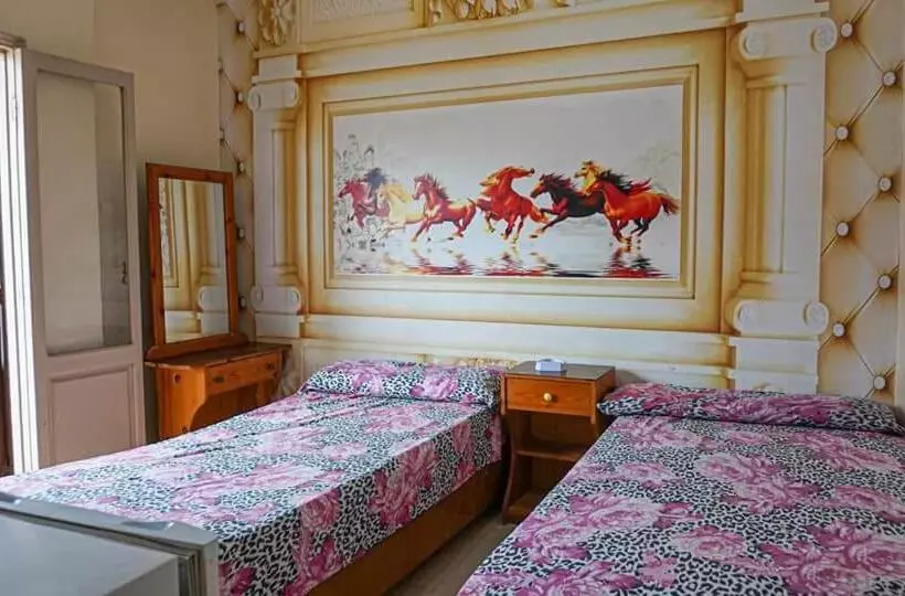 هتل Queen Palace