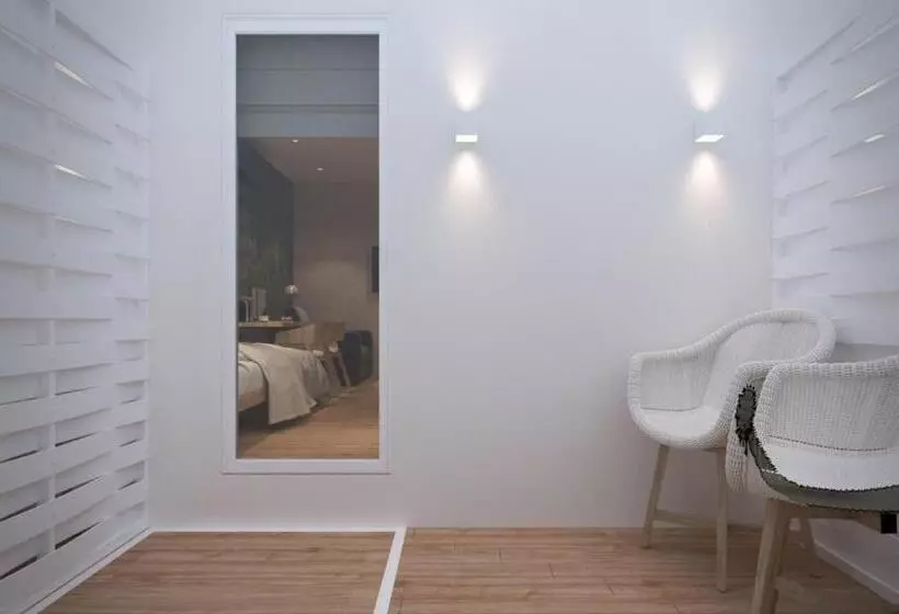 هتل University Boutique Rooms