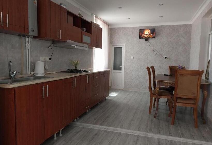 펜션 Chinchin Mansion   With Swimming Pool