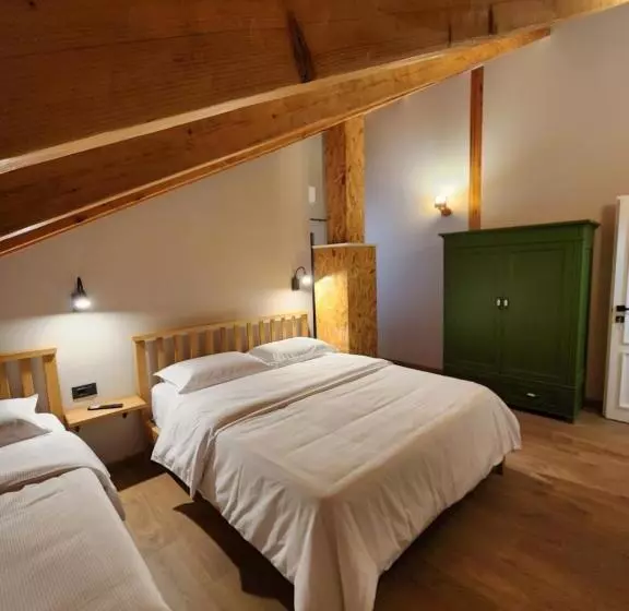 ペンション Guesthouse Te Avllia