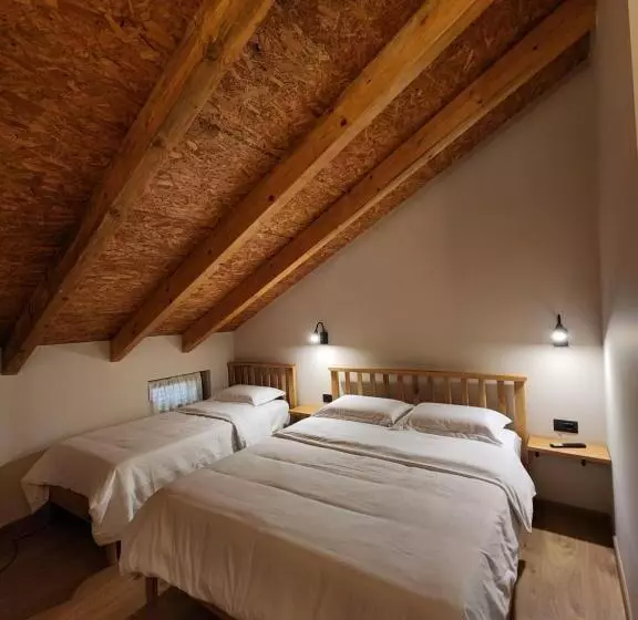 ペンション Guesthouse Te Avllia