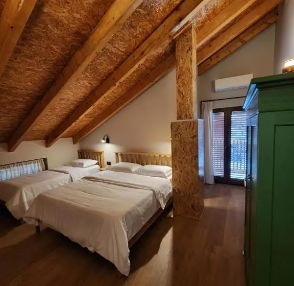 ペンション Guesthouse Te Avllia