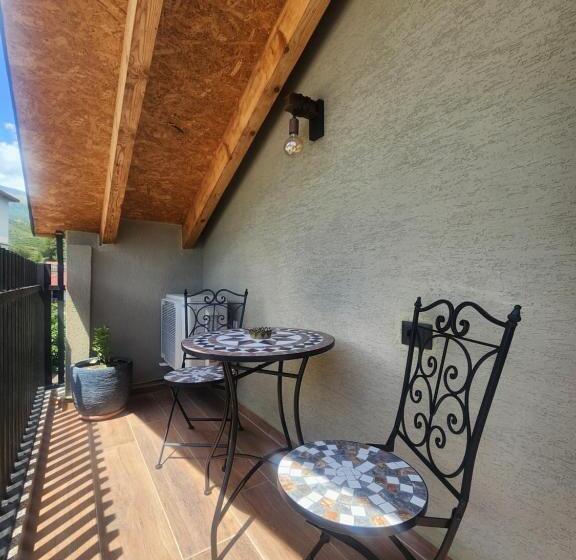 پانسیون Guesthouse Te Avllia