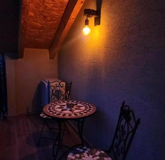 ペンション Guesthouse Te Avllia