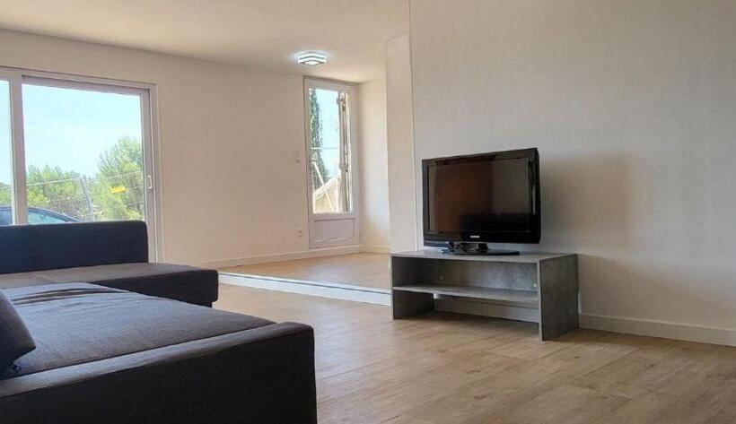 פנסיון Loue T3 Avec Terrasse