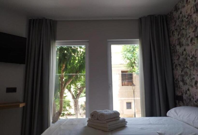 Пансион Plaza Rooms