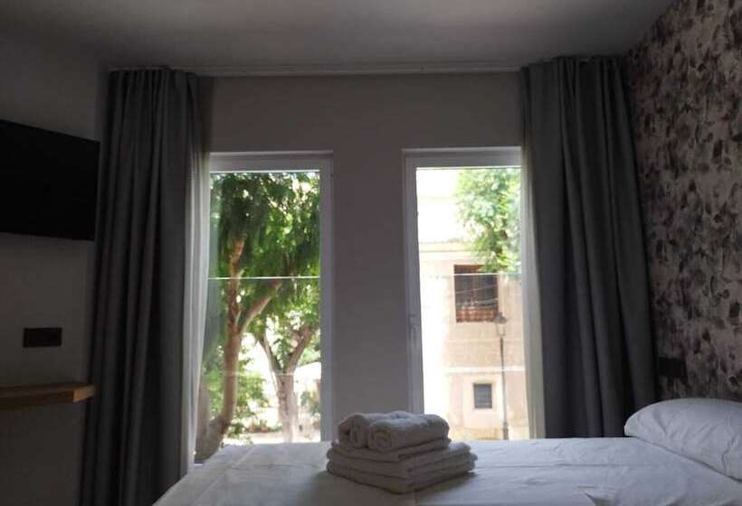 Пансион Plaza Rooms