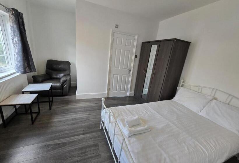Pensionat Room In Guest Room Limehouse Townhomes Modern Spacious Serviced En Suite Room With A Garden View