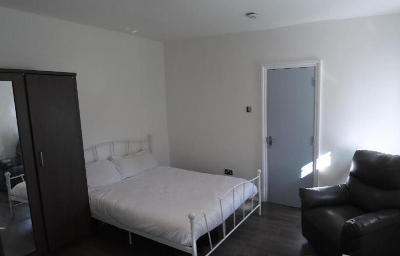 Pensionat Room In Guest Room Limehouse Townhomes Modern Spacious Serviced En Suite Room With A Garden View