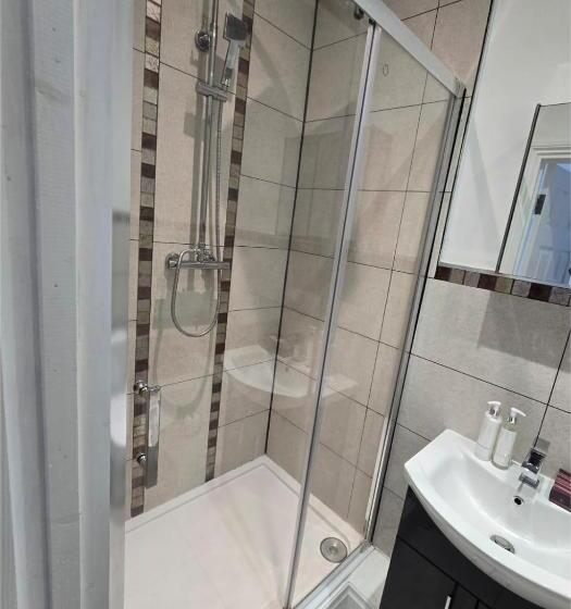 Pensionat Room In Guest Room Limehouse Townhomes Modern Spacious Serviced En Suite Room With A Garden View