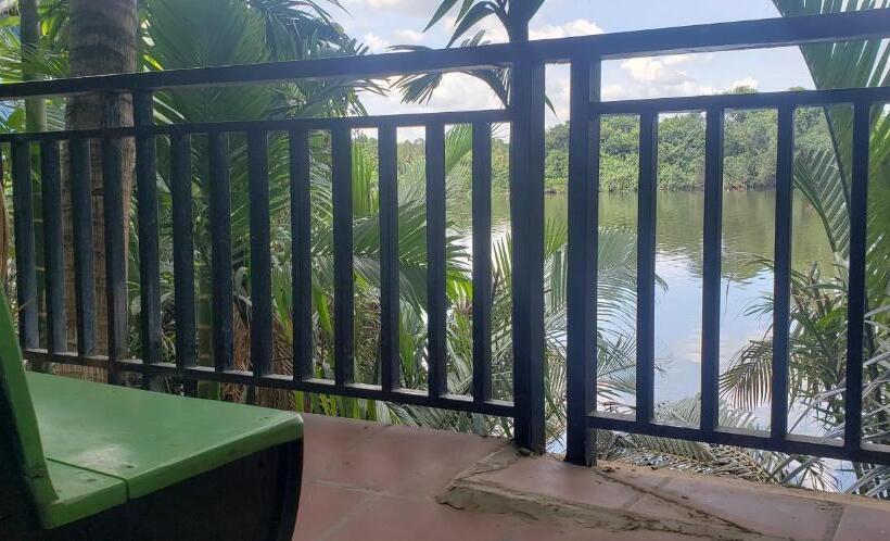 هاستل Arcadia Backpackers & Waterpark