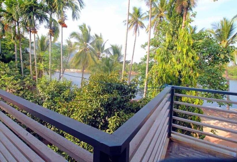 هاستل Arcadia Backpackers & Waterpark