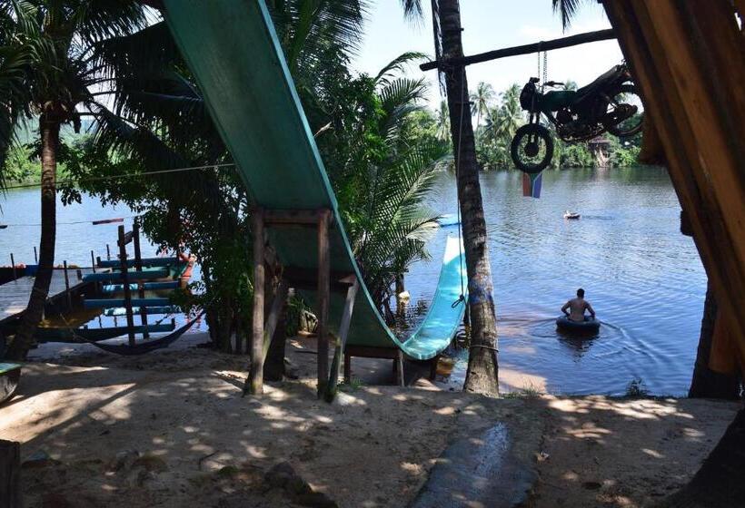 هاستل Arcadia Backpackers & Waterpark