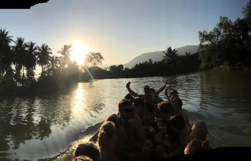 هاستل Arcadia Backpackers & Waterpark