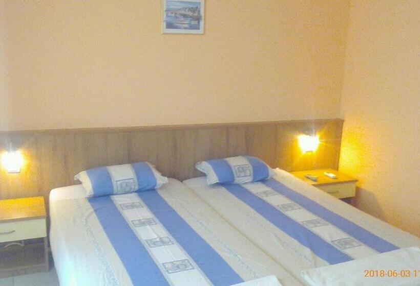 Famili Hotel Barba Yani