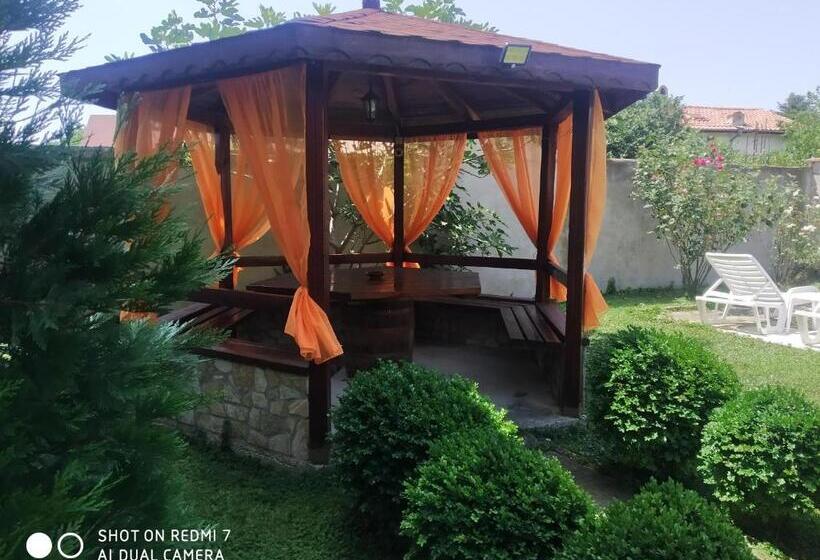 Famili Hotel Barba Yani