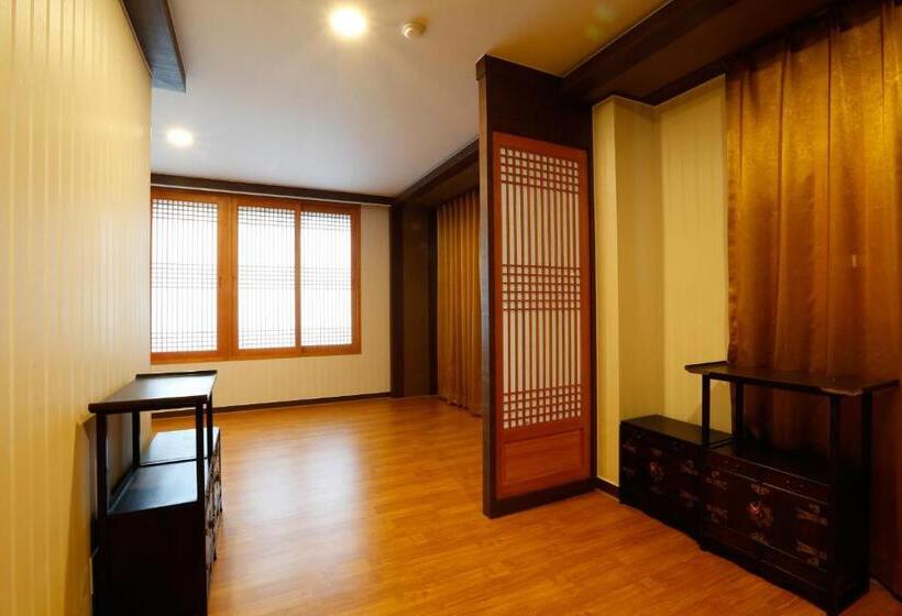 בית מלון כפרי Anmyeondo Plaza