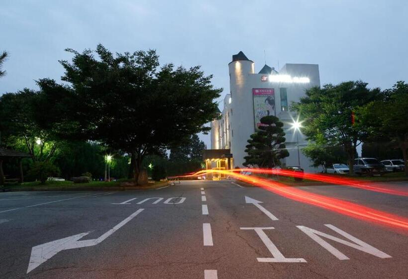 בית מלון כפרי Anmyeondo Plaza