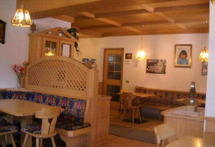 Отель B&b Chiara  Alleghe