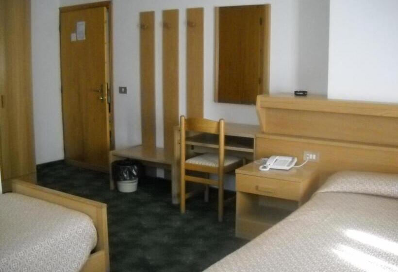 Отель B&b Chiara  Alleghe