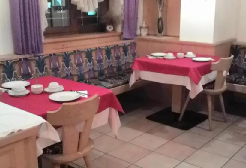 Отель B&b Chiara  Alleghe