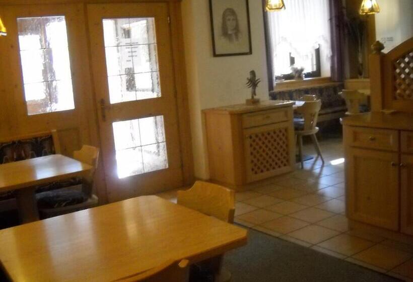 Отель B&b Chiara  Alleghe