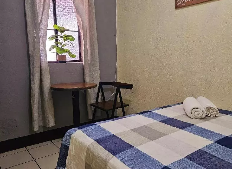 هتل Cermeño S House