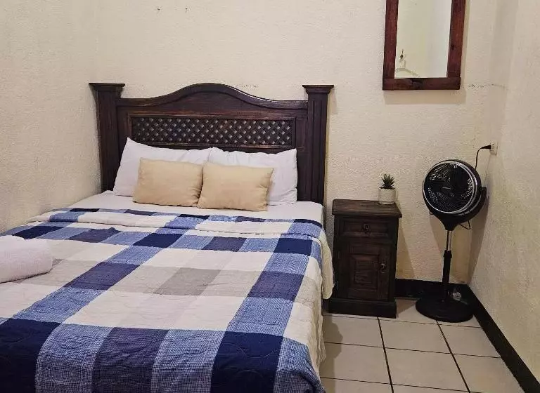 هتل Cermeño S House