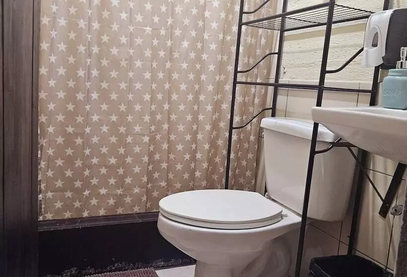 هتل Cermeño S House