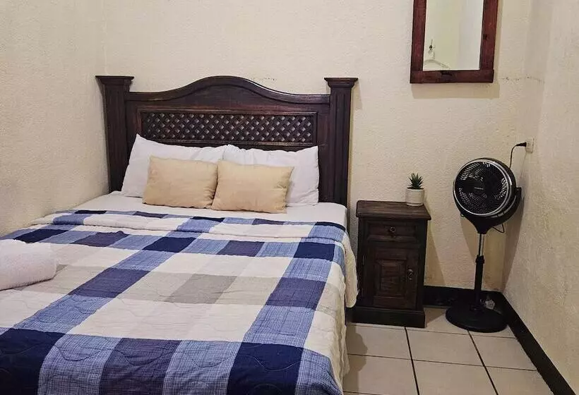 هتل Cermeño S House