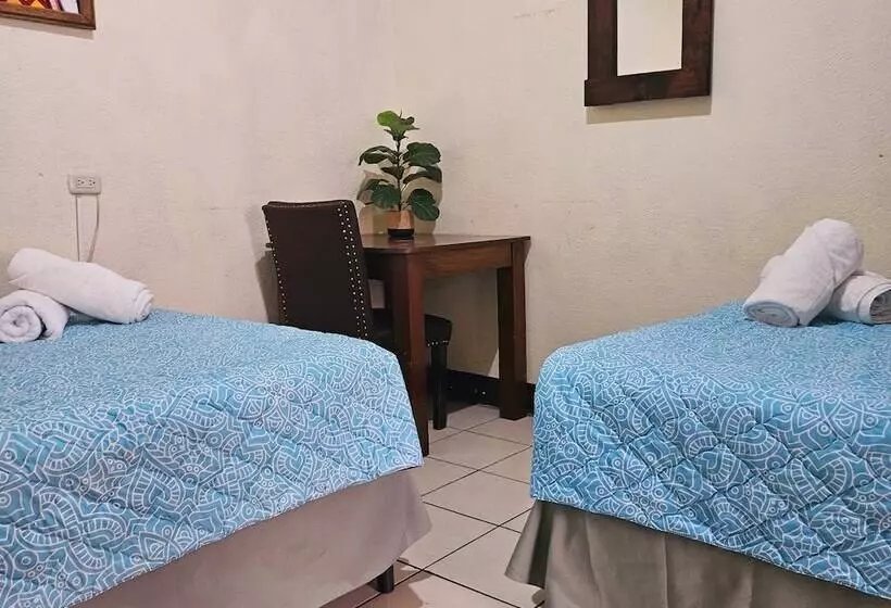 هتل Cermeño S House