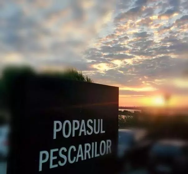 ホテル Popasul Pescarilor Fishing Village