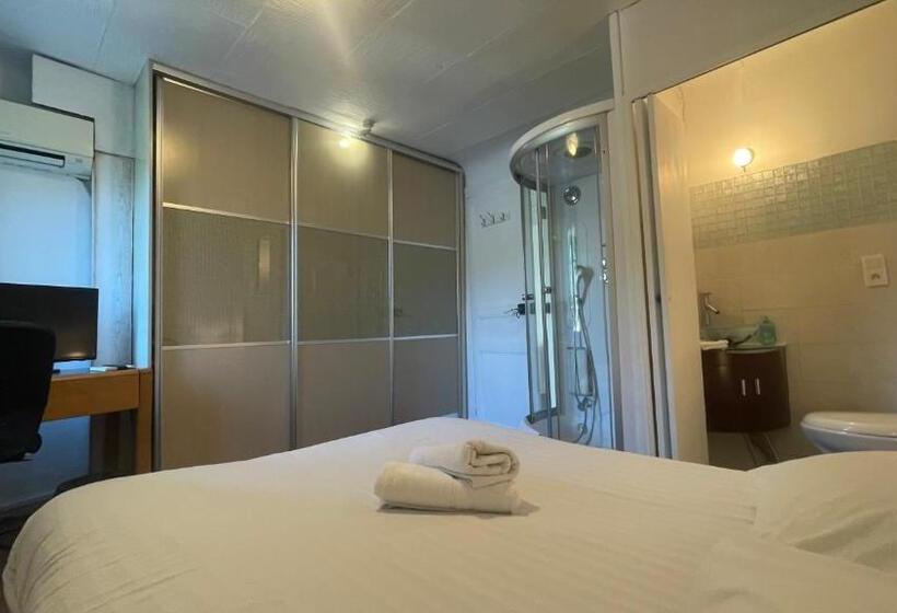 Le Doolie S Hostel B&b