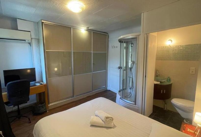 Le Doolie S Hostel B&b