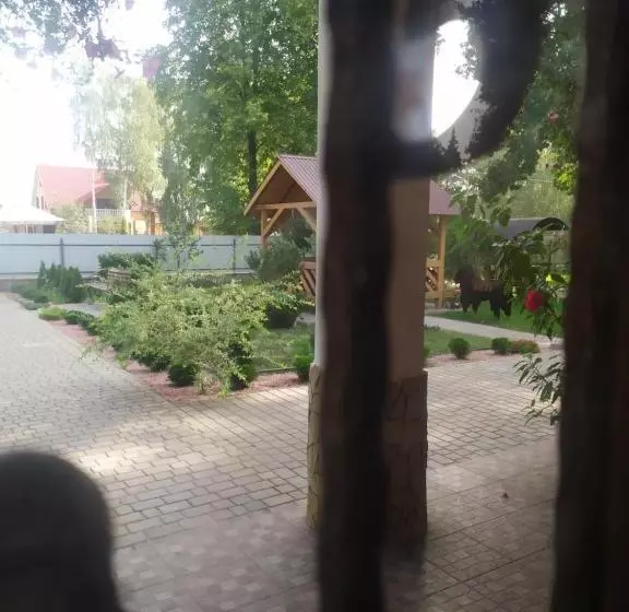 Majatalo білий птах