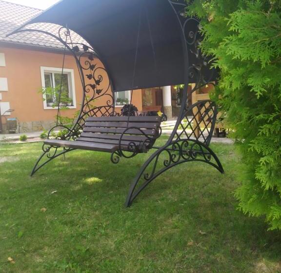 膳宿费 білий птах