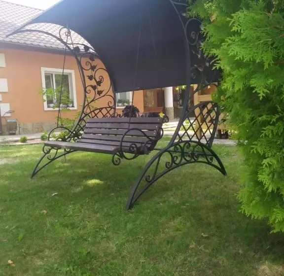 Majatalo білий птах